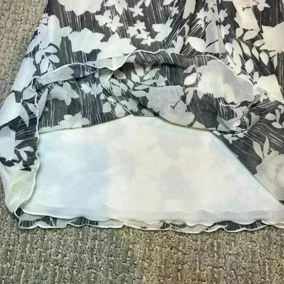 J. Jill women’s size M, flattering twist know detail, lined, sleeveless top - Picture 4 of 8